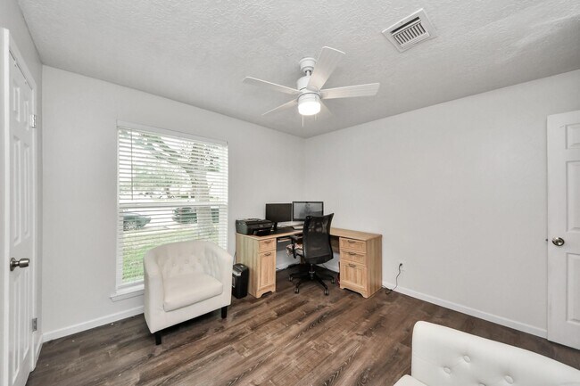 Building Photo - 1415 Parry-Sound