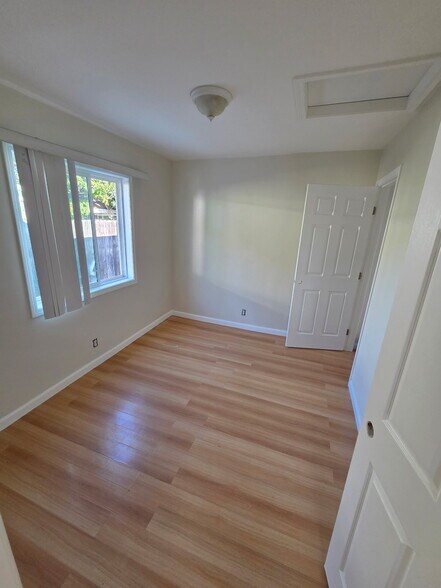 Building Photo - 3828 W 105th St