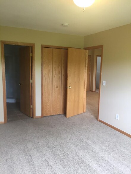 lower level bedroom - 15604 84th St NE