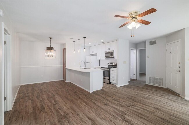 Building Photo - 10616 Mellow Meadow Dr