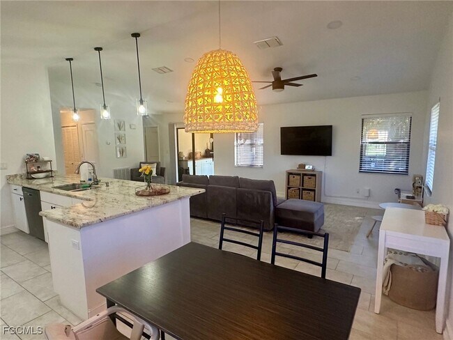 Building Photo - 4266 Island Cir