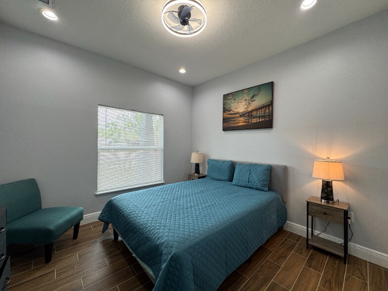 Building Photo - 302 Archimedes St