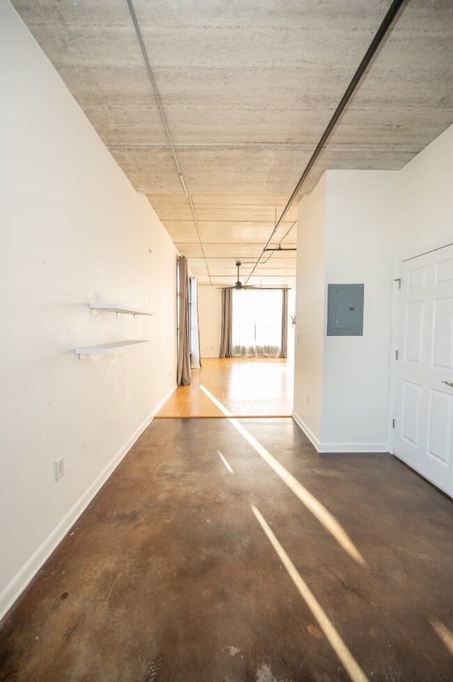 Building Photo - 1 Cool Blow St