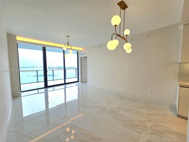 Building Photo - 700 NE 24th St