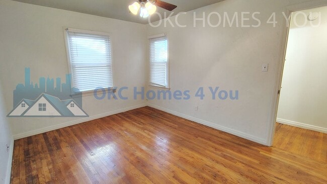 Building Photo - Charming 2 Bedroom near I-44 & May Ave.