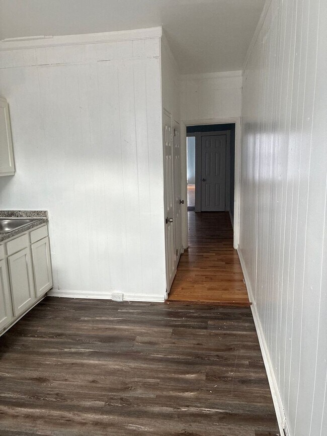 Building Photo - 1633 Westwood Ave