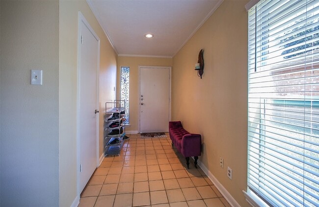 Building Photo - 9511 Sharpcrest St