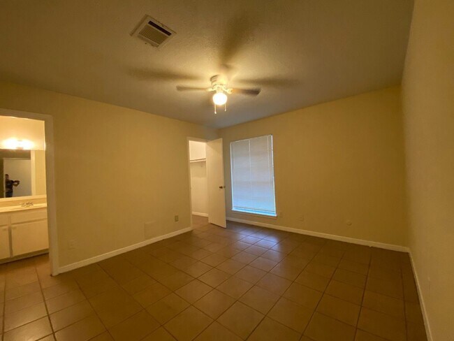Building Photo - Charming 3 bed/2 bath home for rent in the Old River Manor subdivision in Channelview,