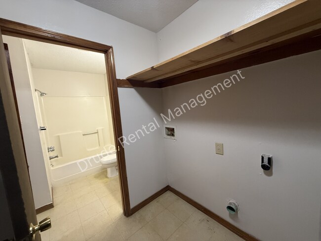 Building Photo - 13368 Berry Bowl Rd