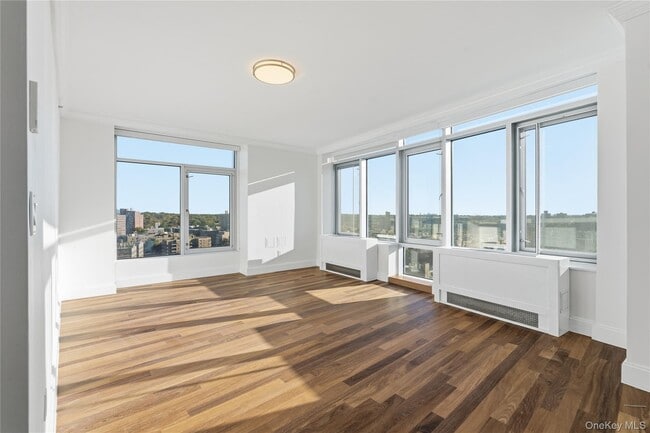 Building Photo - 3220 Arlington Ave