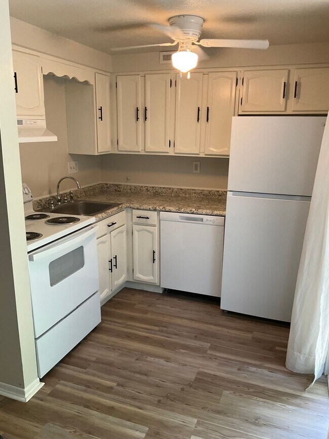 Building Photo - 3 Bed 2 Bath- Cannonsburg PA