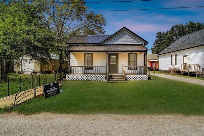 Primary Photo - 106 Spring School Rd