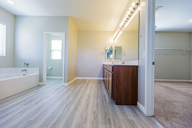 Building Photo - Beautiful Home in a Gated Community