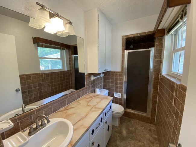Building Photo - 1122 Rhonda Lee St