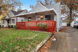 Building Photo - Beautifully maintained single-family home