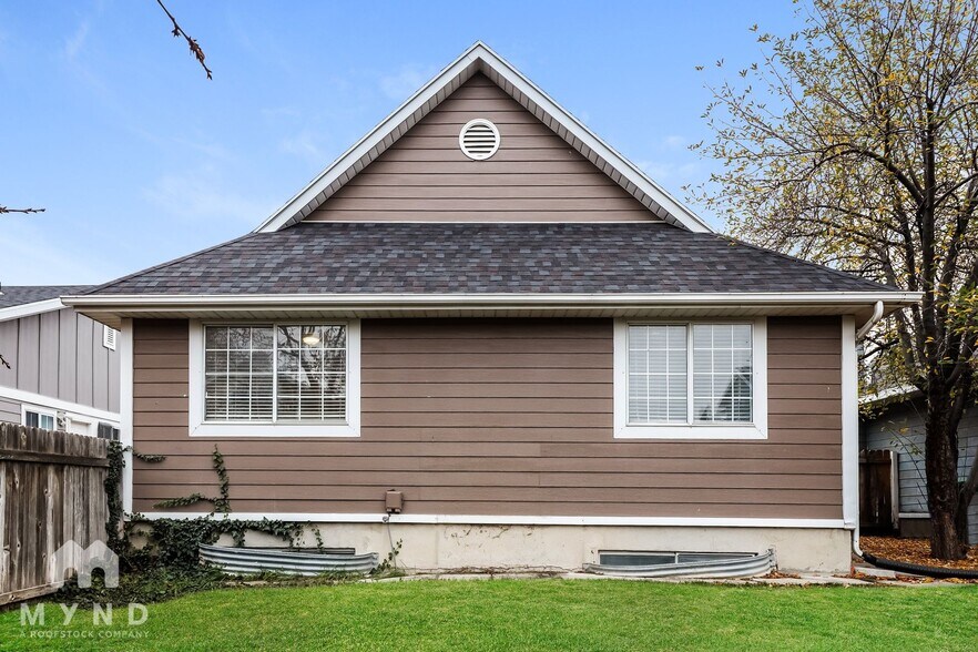 Building Photo - 3130 Green Acre Dr