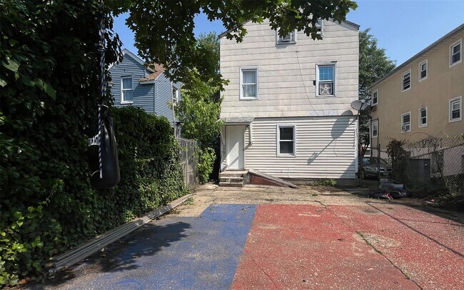 Building Photo - 236 Battle Ave