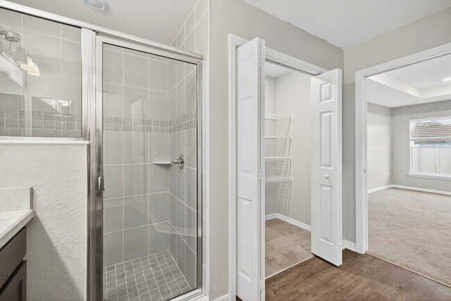 Building Photo - New Spacious 4 Bed - W/Amenities!