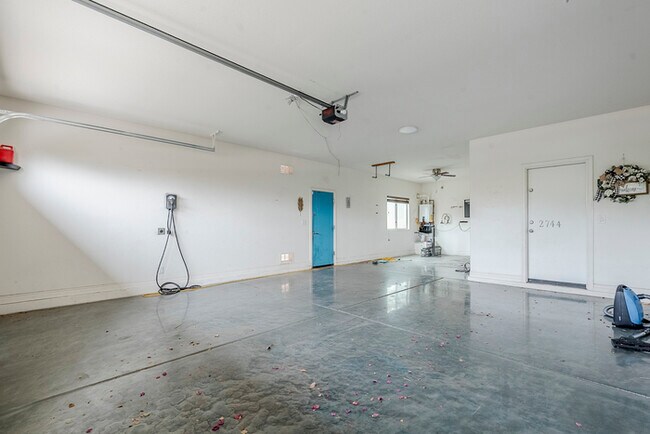 Building Photo - 2744 E Donato Dr