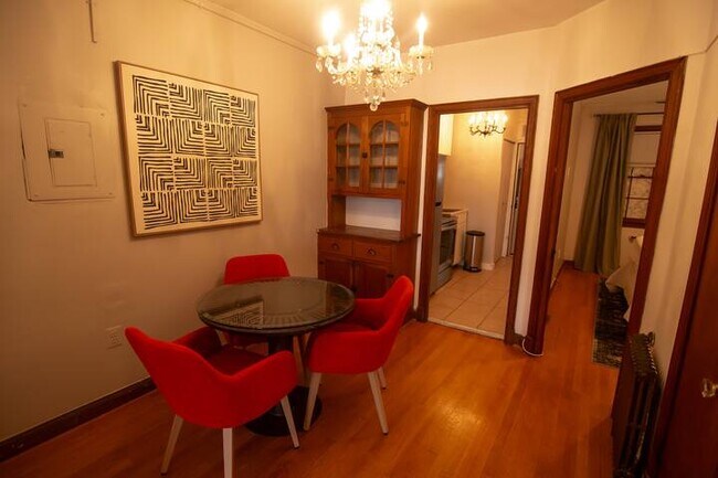 Building Photo - Office