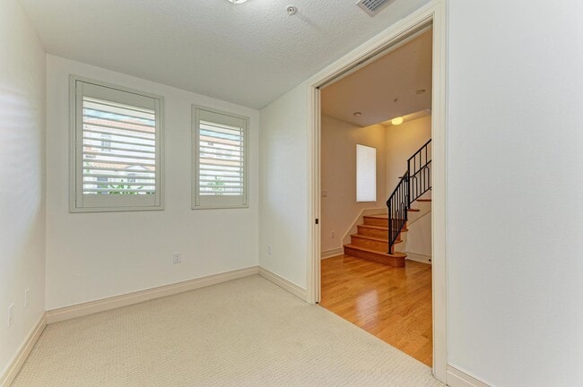 Building Photo - ANNUAL DOWNTOWN SARASOTA CONDO - WALK EVERYWHERE!