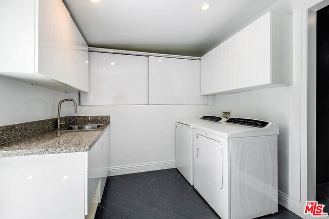 Building Photo - 3012 Bagley Ave