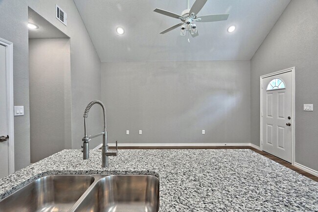 Building Photo - 11911 Nelwood St