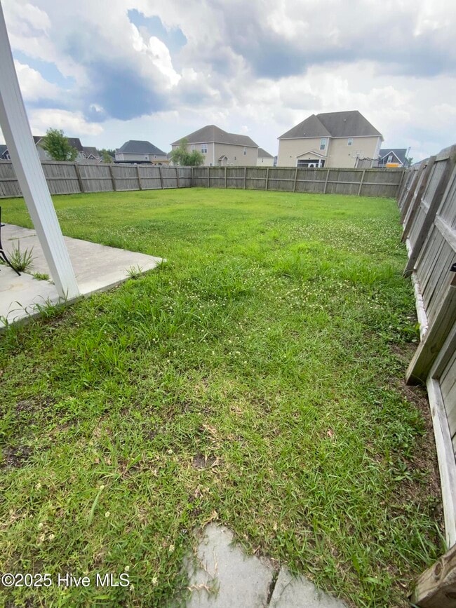 Building Photo - 909 Roswell Ln