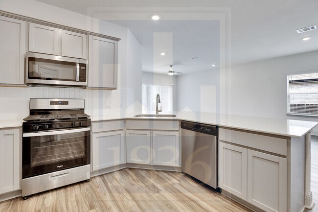 Building Photo - 18001 Umberto Dr