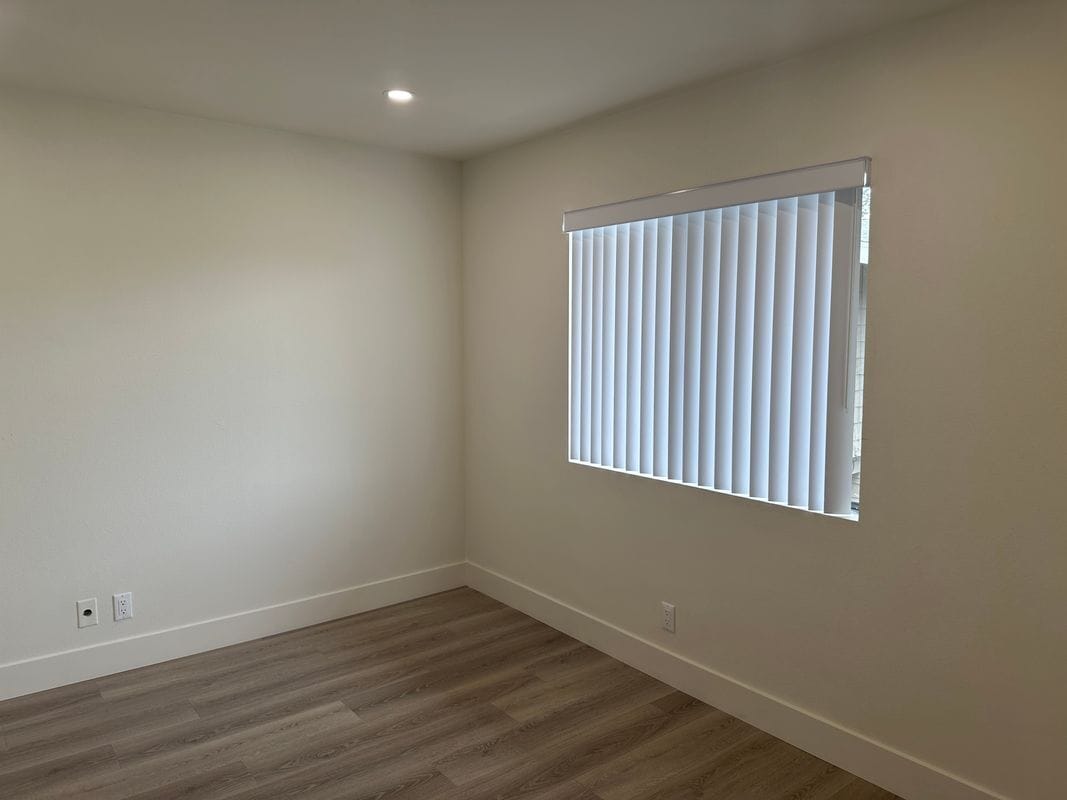 Building Photo - 219 E Maple St