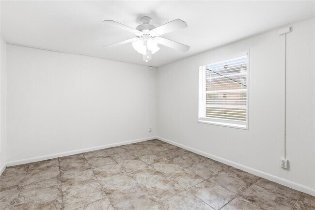 Building Photo - 1613 Sunnyvale St