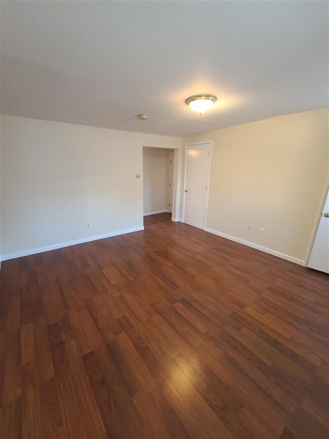 Building Photo - 356 4th St