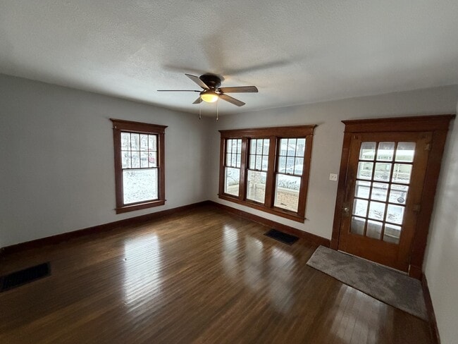 Building Photo - 807 S 10th St