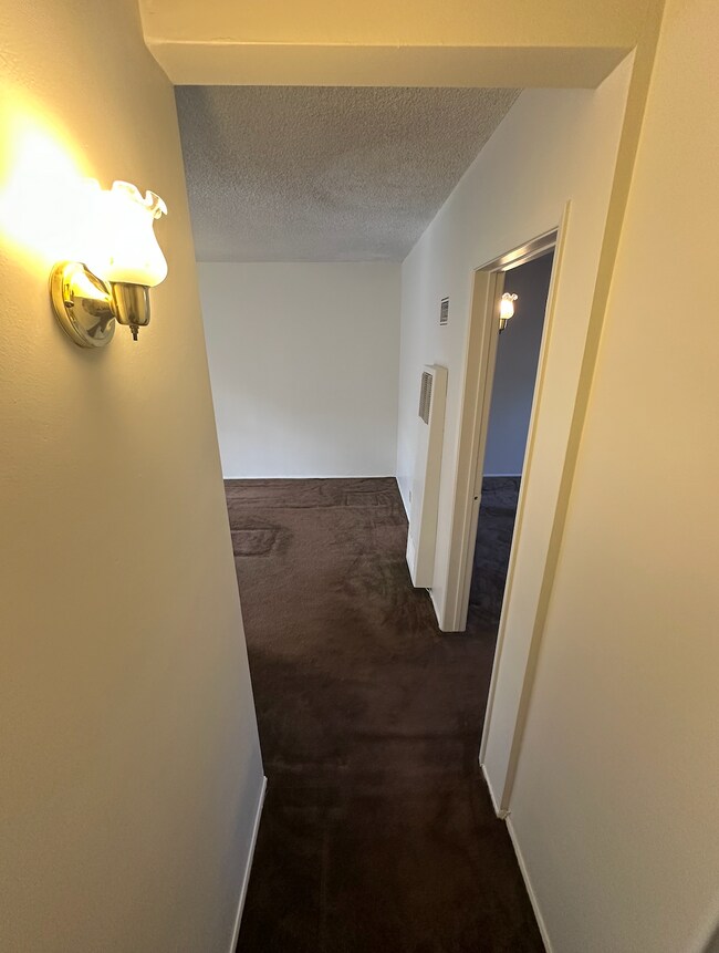 Building Photo - 72 S Parkwood Ave