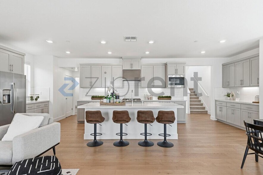 Building Photo - 37380 Watersail Way