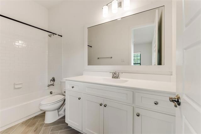 Building Photo - 4601 Parkridge Dr