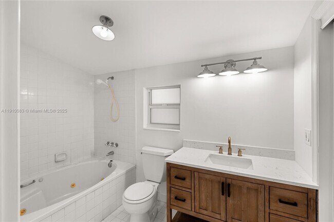 Building Photo - 3018 Coconut Grove Dr