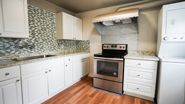 Primary Photo - 1126 Ryon St