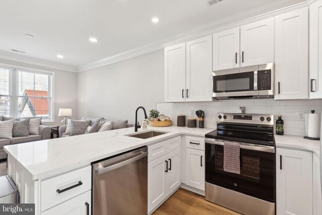 Building Photo - 153 Morgan St