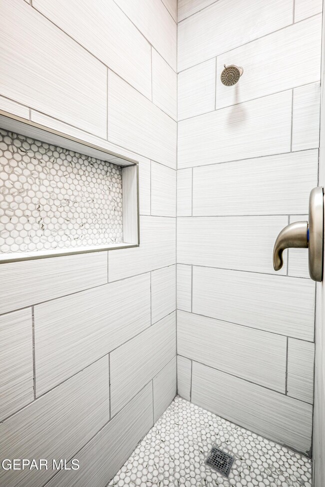 Building Photo - 7600 Plaza Redonda Dr