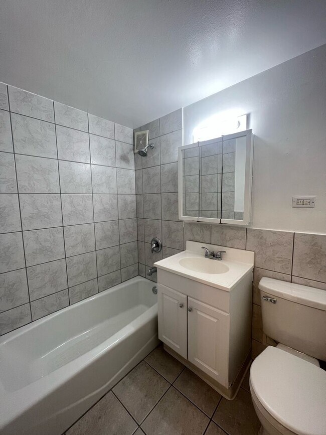 Building Photo - 4180 N Marine Dr