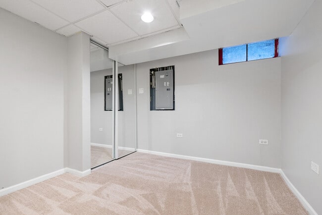 Building Photo - 8818 Fairway Dr