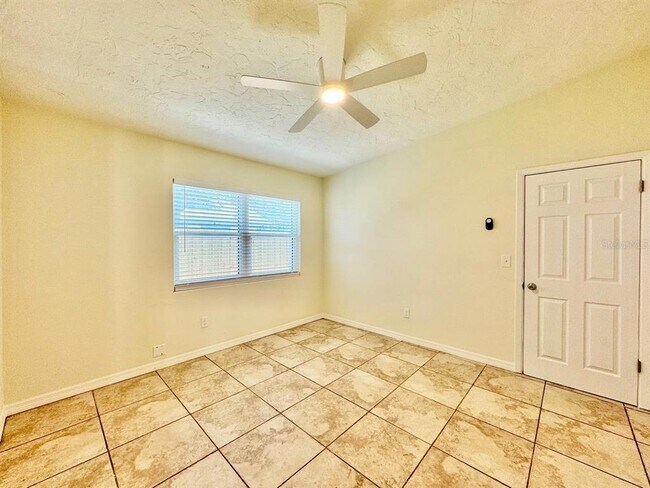 Building Photo - 533 Yelvington Ave