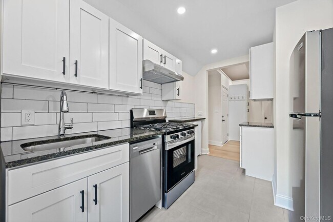 Building Photo - 12 Thomas Pl