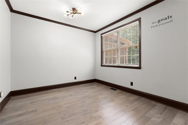 Building Photo - 5583 Julian Pl