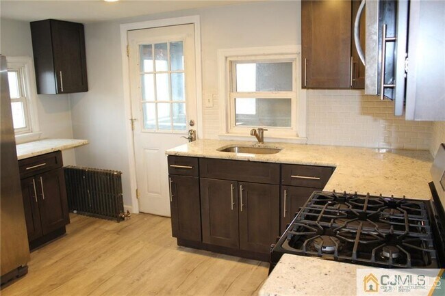 Building Photo - 35 Lavern St