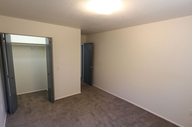 Building Photo - (594) 2905 N. Third Street Unit #3