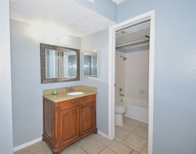 Building Photo - 2120 El Paseo St