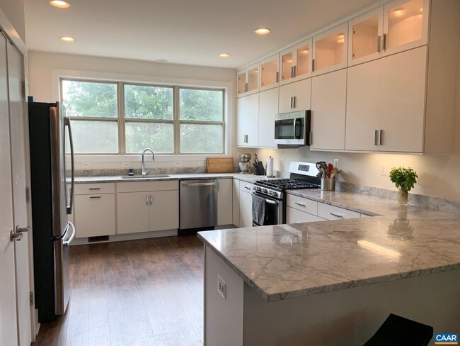 Building Photo - 129 Almere Ave