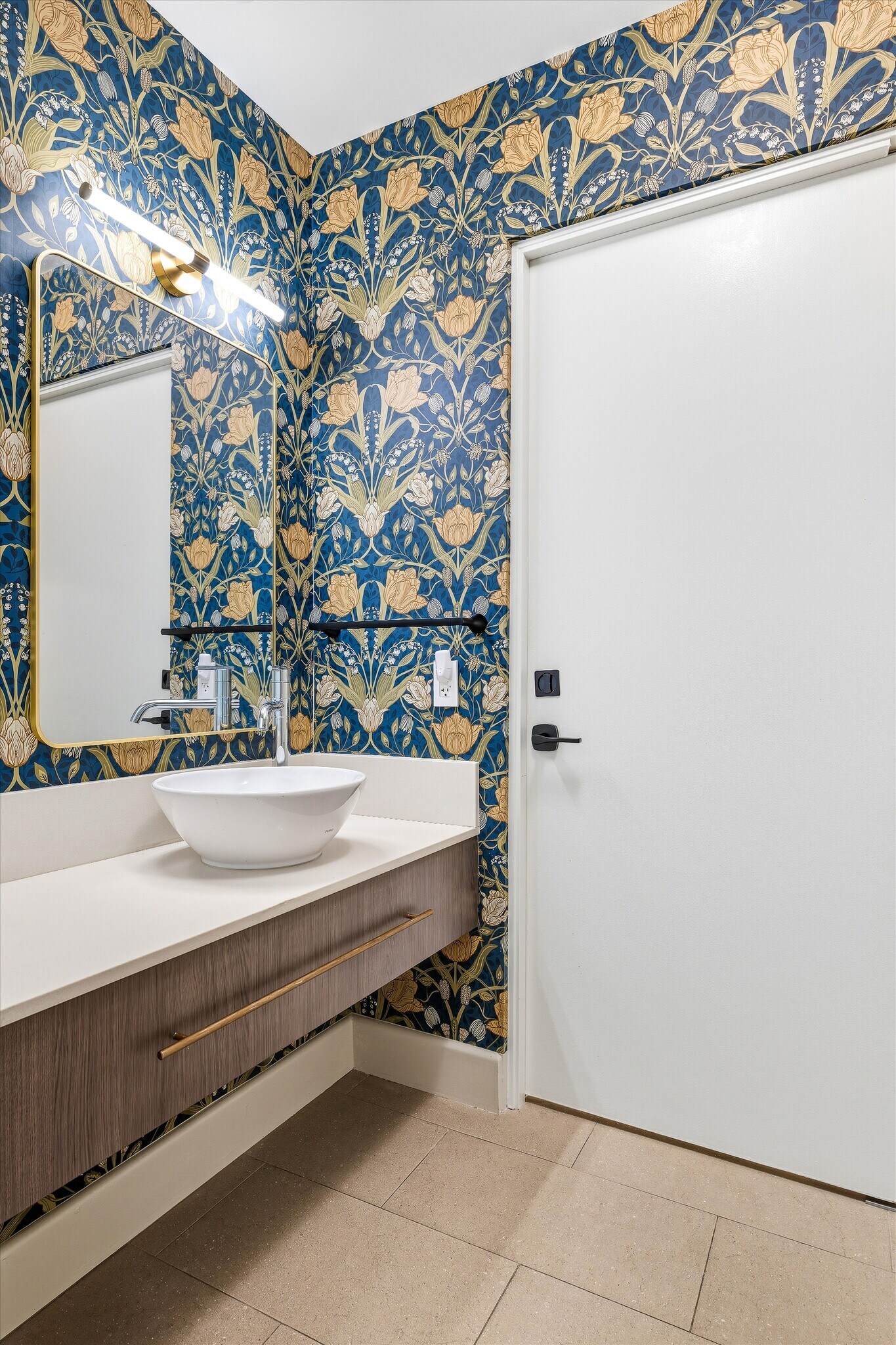 Building Photo - 1250 N Harper Ave